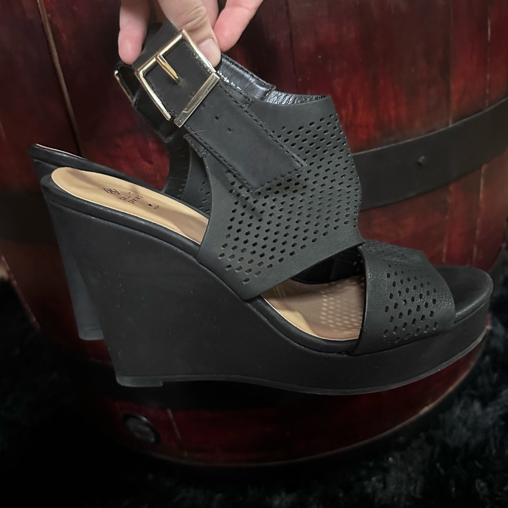 Call it spring black wedge